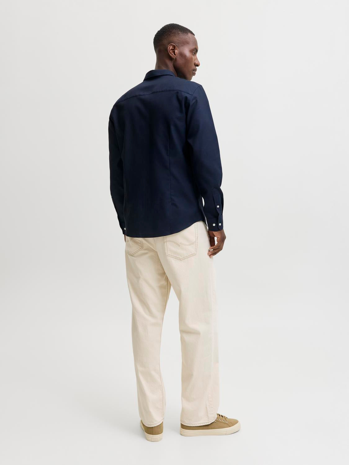 model_shot-back